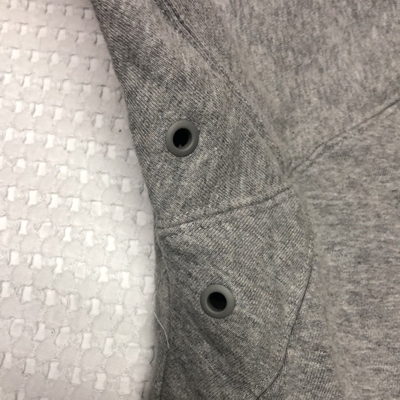 EUC Reebok Size L Sweatshirt - Picture 4 of 15